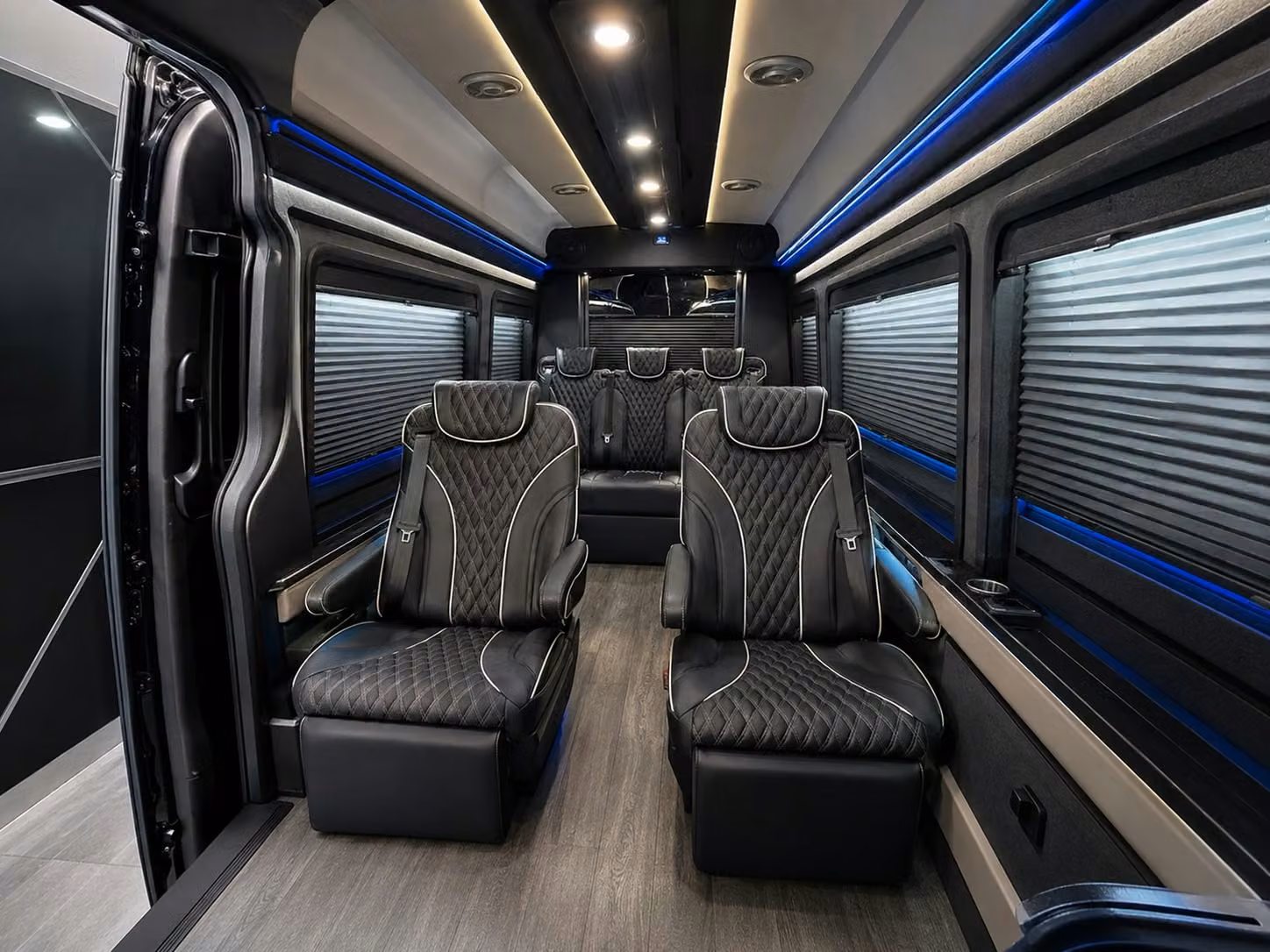 airport shuttle buses for large groups arriving in st paul